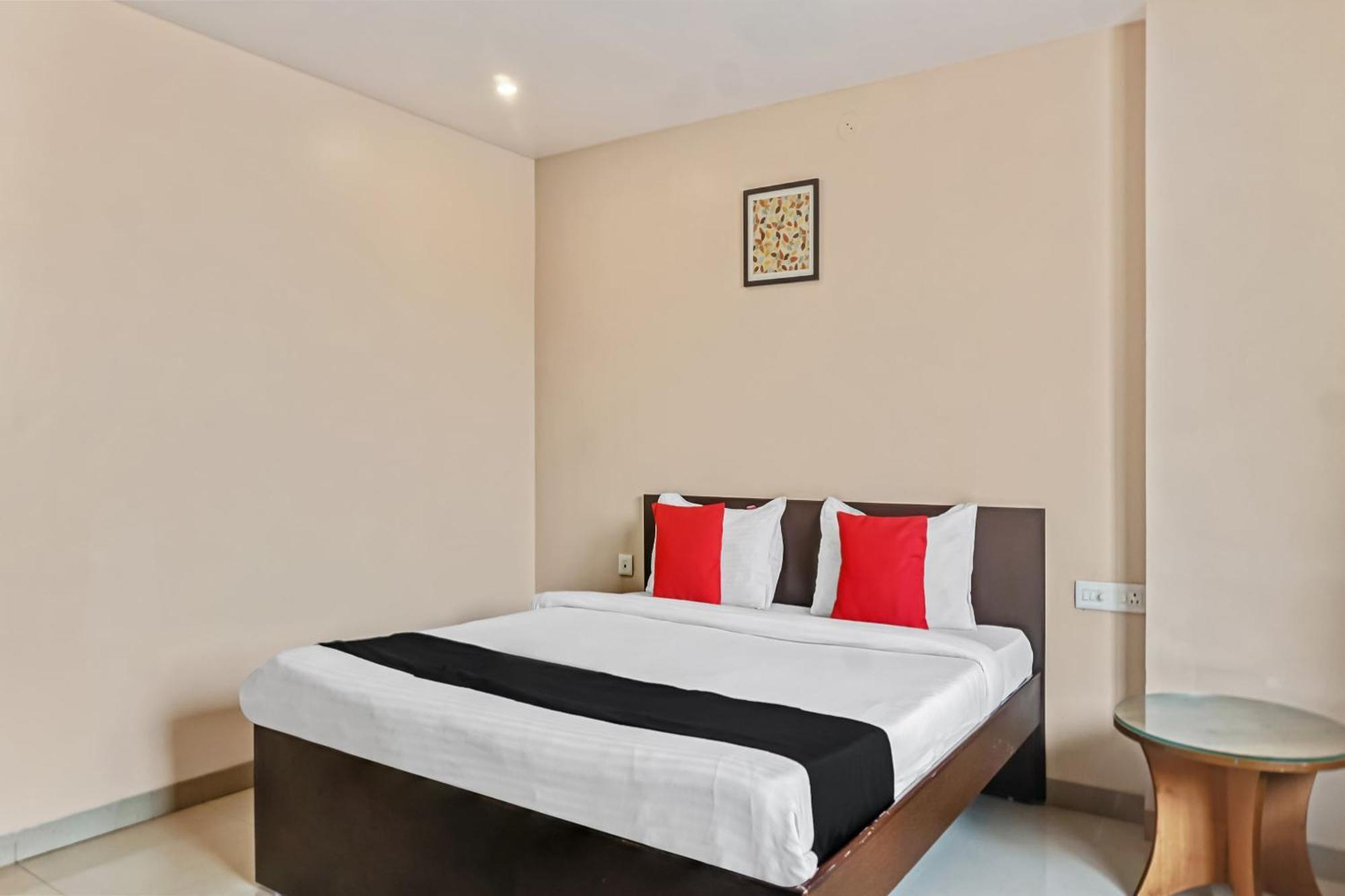 Hotel O Log Inn Plaza Near Eon It Park Pune Esterno foto