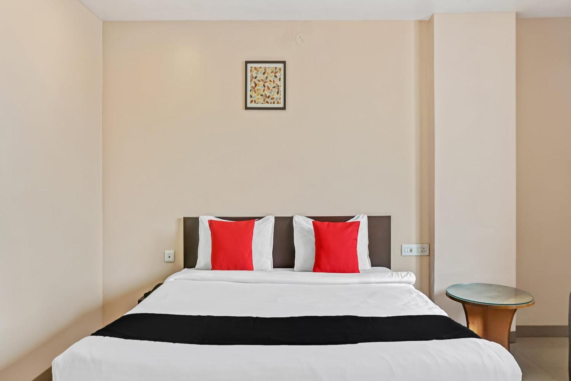 Hotel O Log Inn Plaza Near Eon It Park Pune Esterno foto
