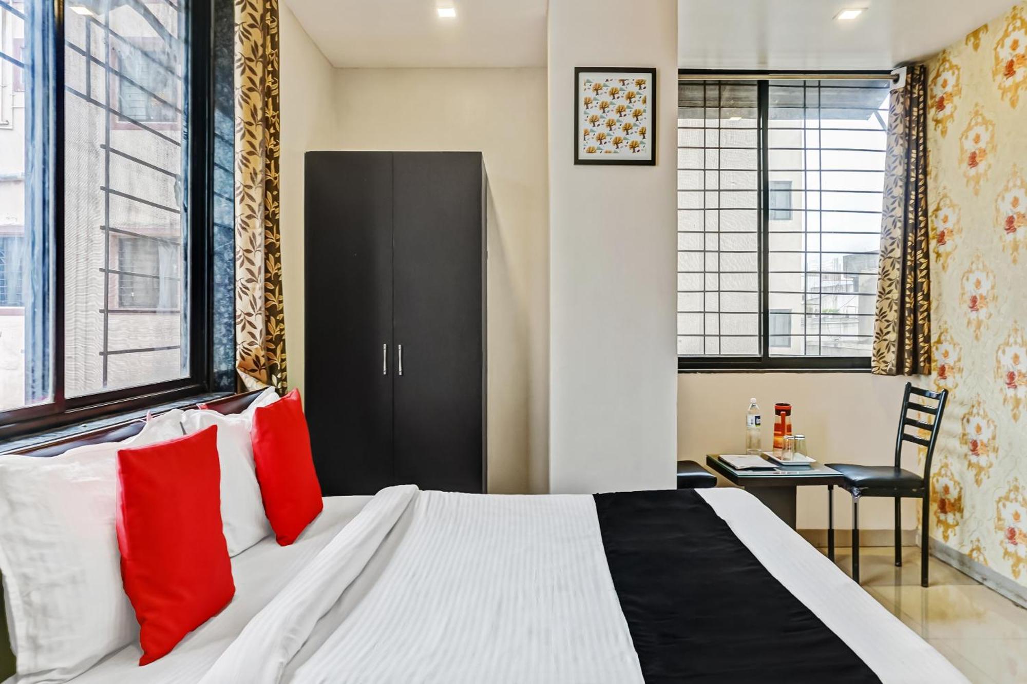 Hotel O Log Inn Plaza Near Eon It Park Pune Esterno foto