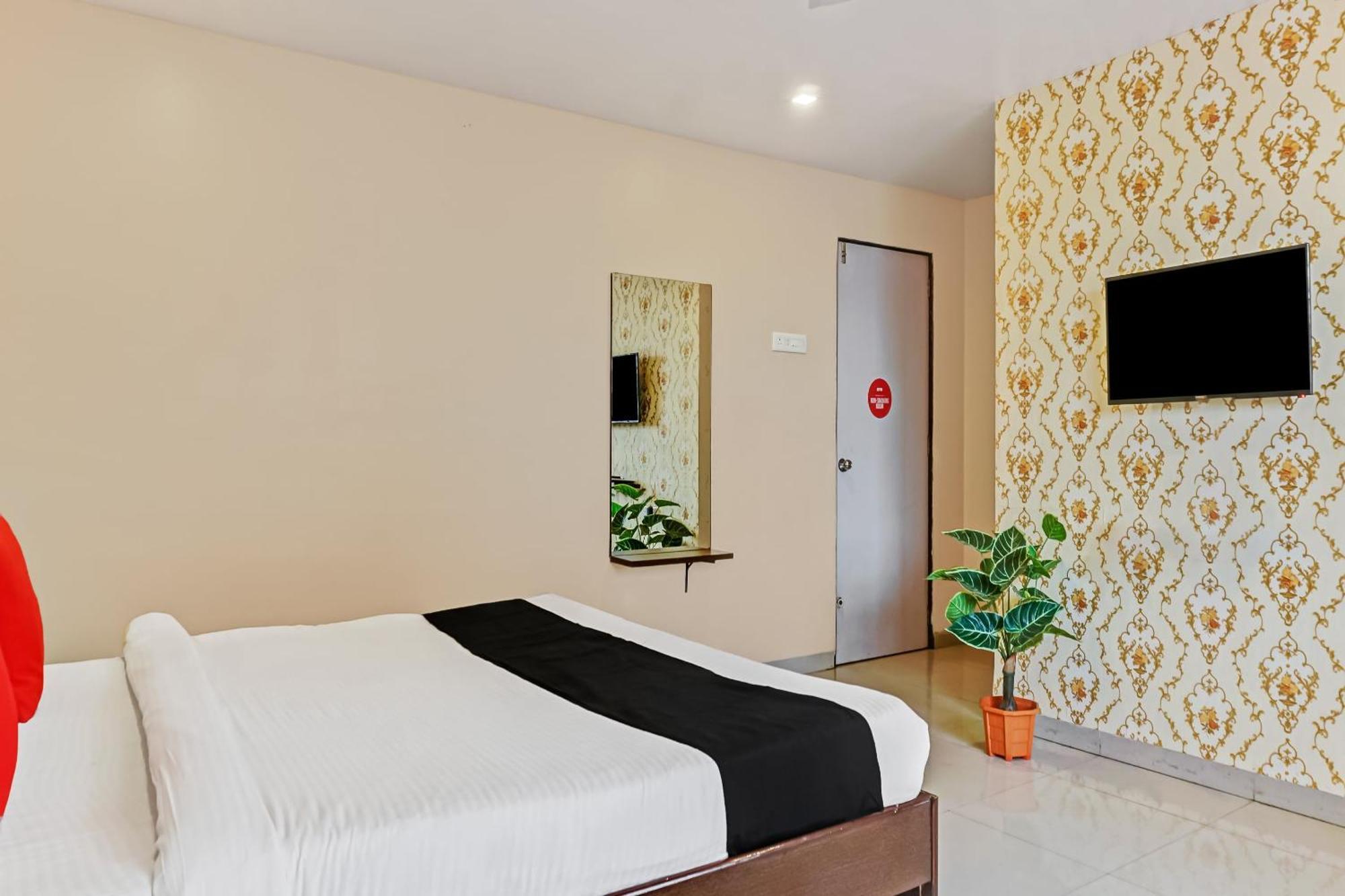 Hotel O Log Inn Plaza Near Eon It Park Pune Esterno foto