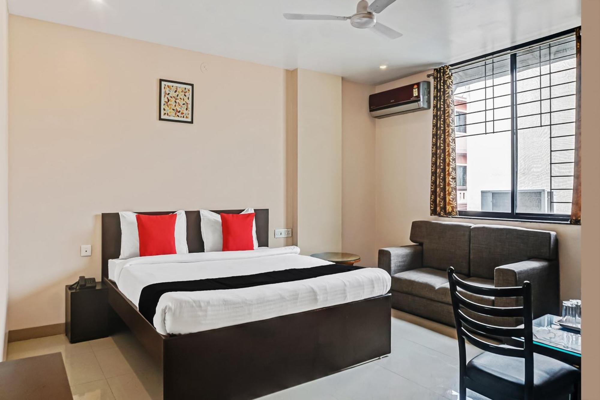 Hotel O Log Inn Plaza Near Eon It Park Pune Esterno foto