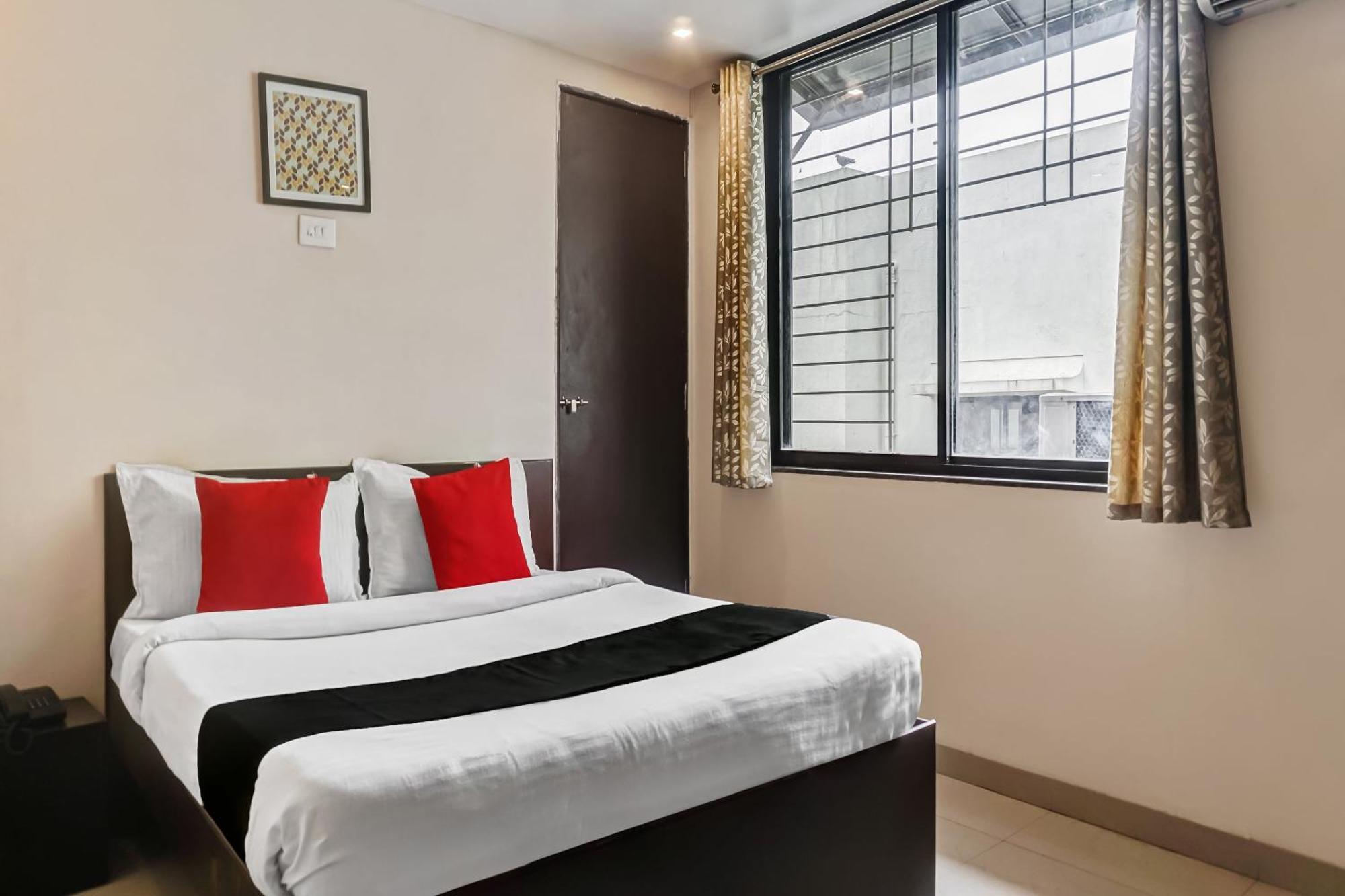 Hotel O Log Inn Plaza Near Eon It Park Pune Esterno foto