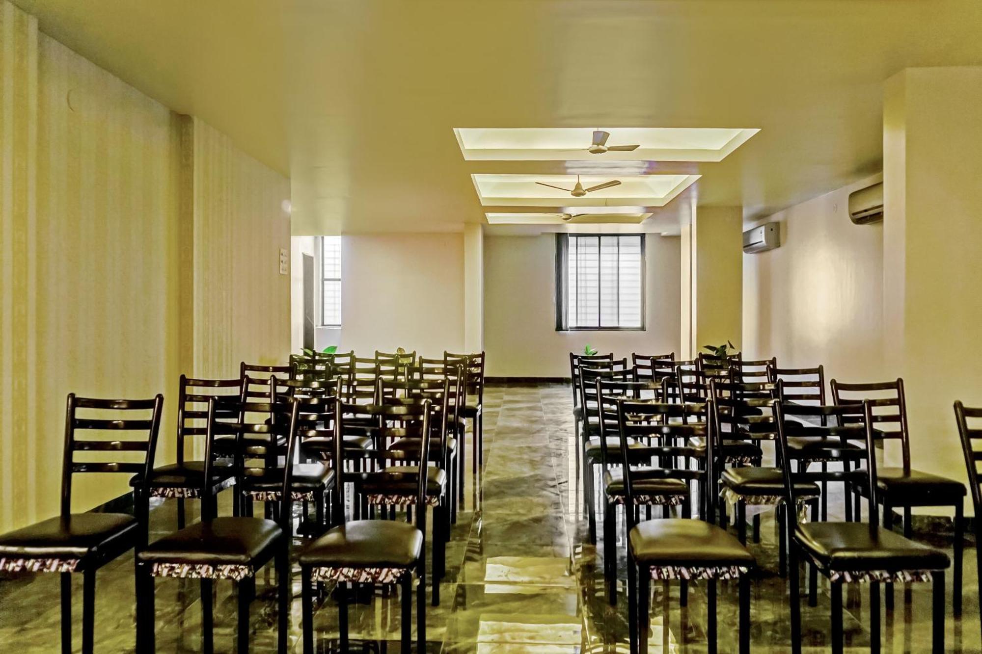 Hotel O Log Inn Plaza Near Eon It Park Pune Esterno foto