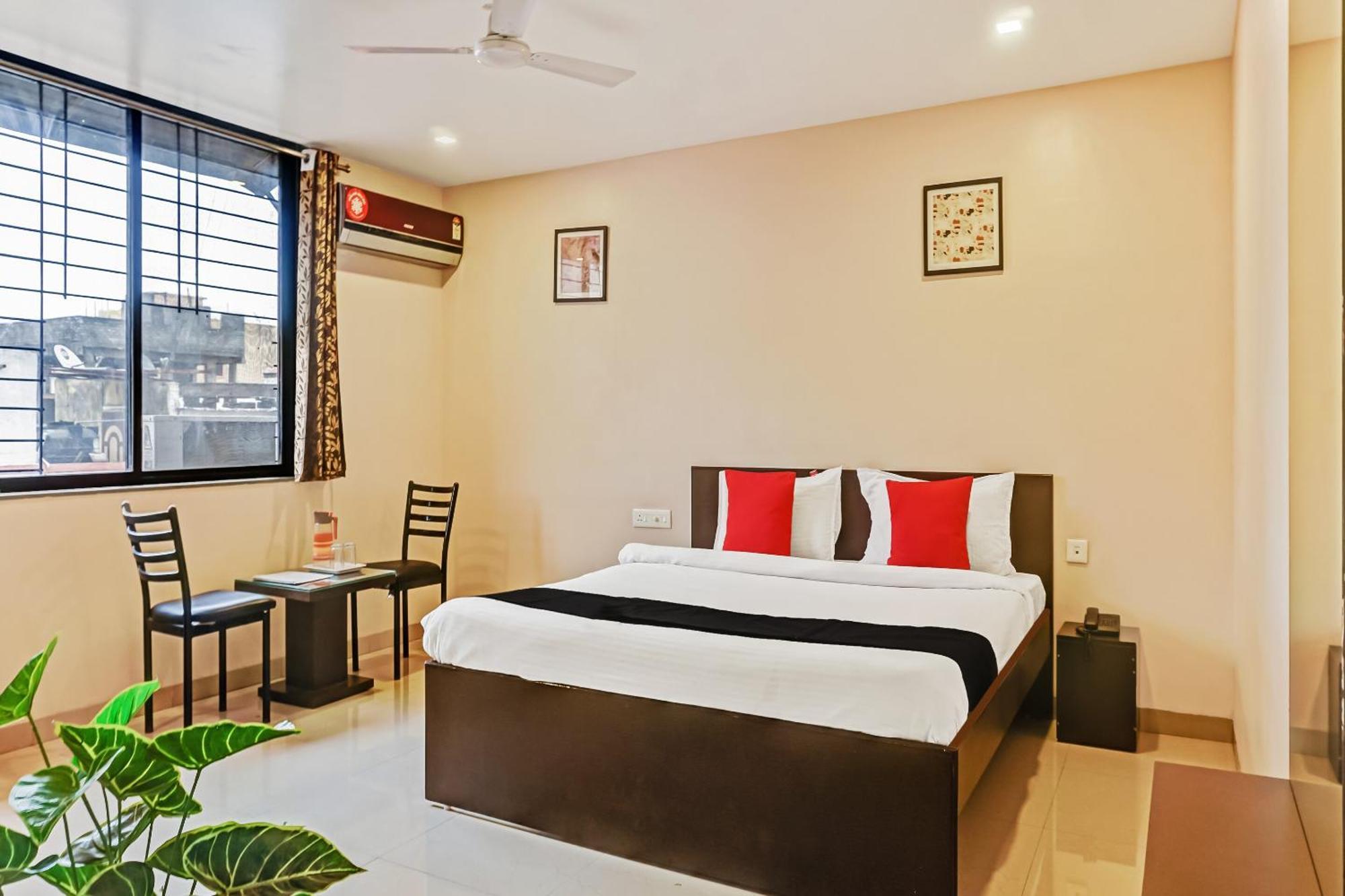 Hotel O Log Inn Plaza Near Eon It Park Pune Esterno foto