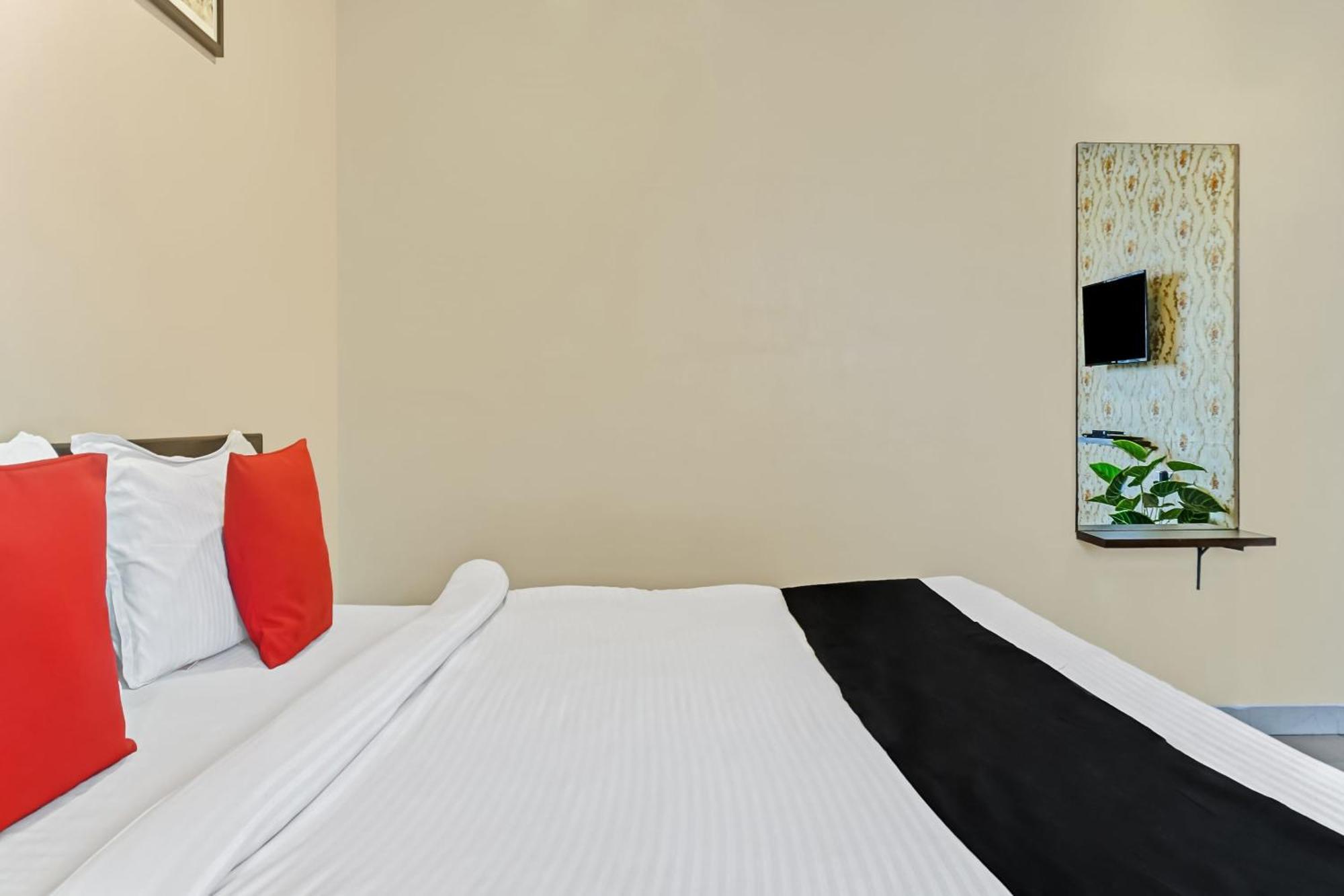Hotel O Log Inn Plaza Near Eon It Park Pune Esterno foto