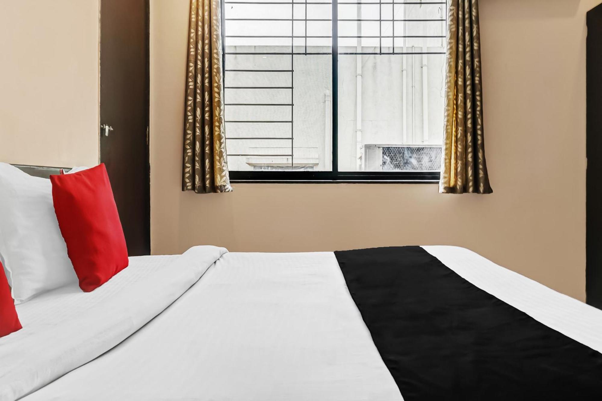 Hotel O Log Inn Plaza Near Eon It Park Pune Esterno foto