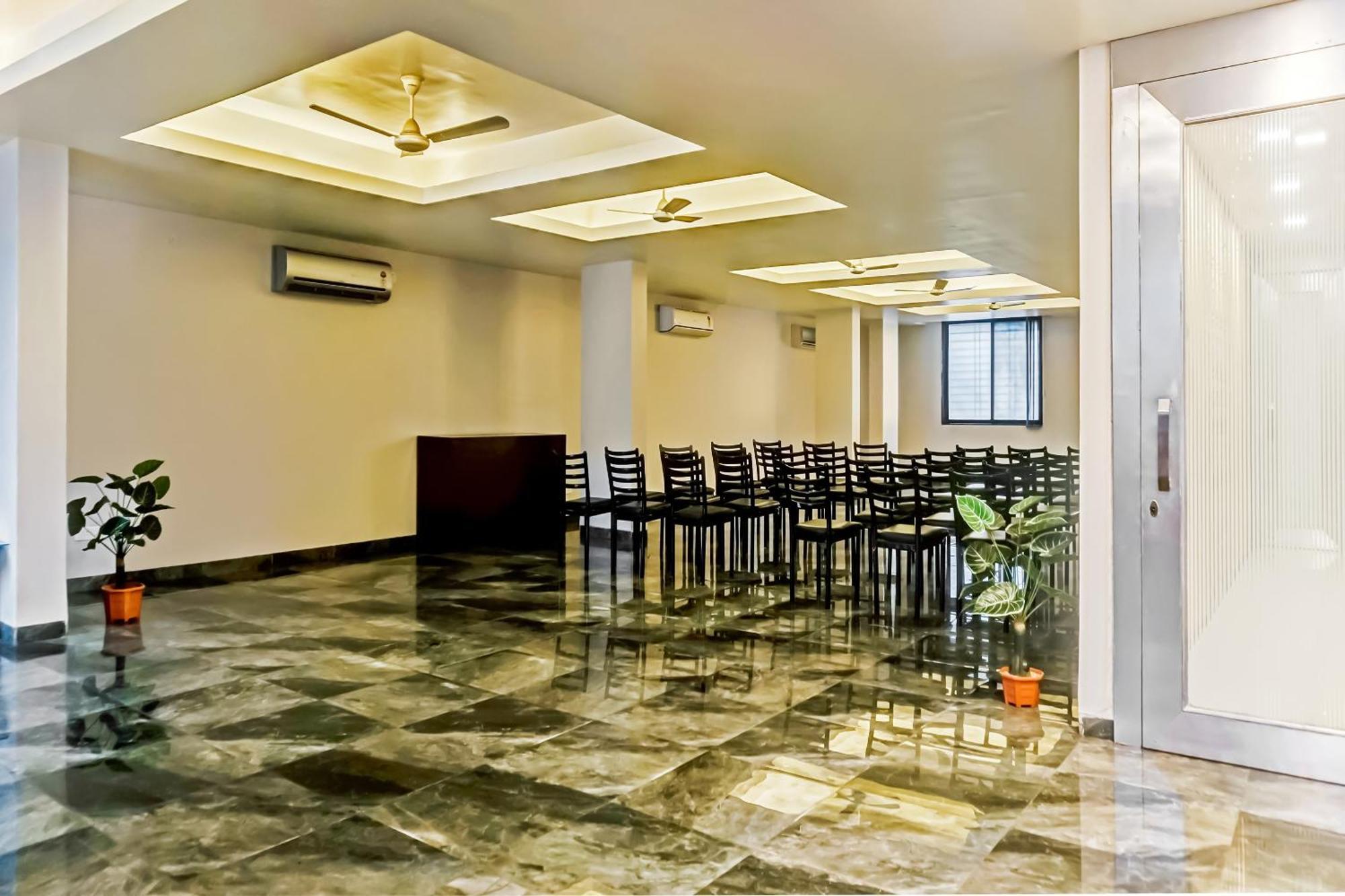 Hotel O Log Inn Plaza Near Eon It Park Pune Esterno foto