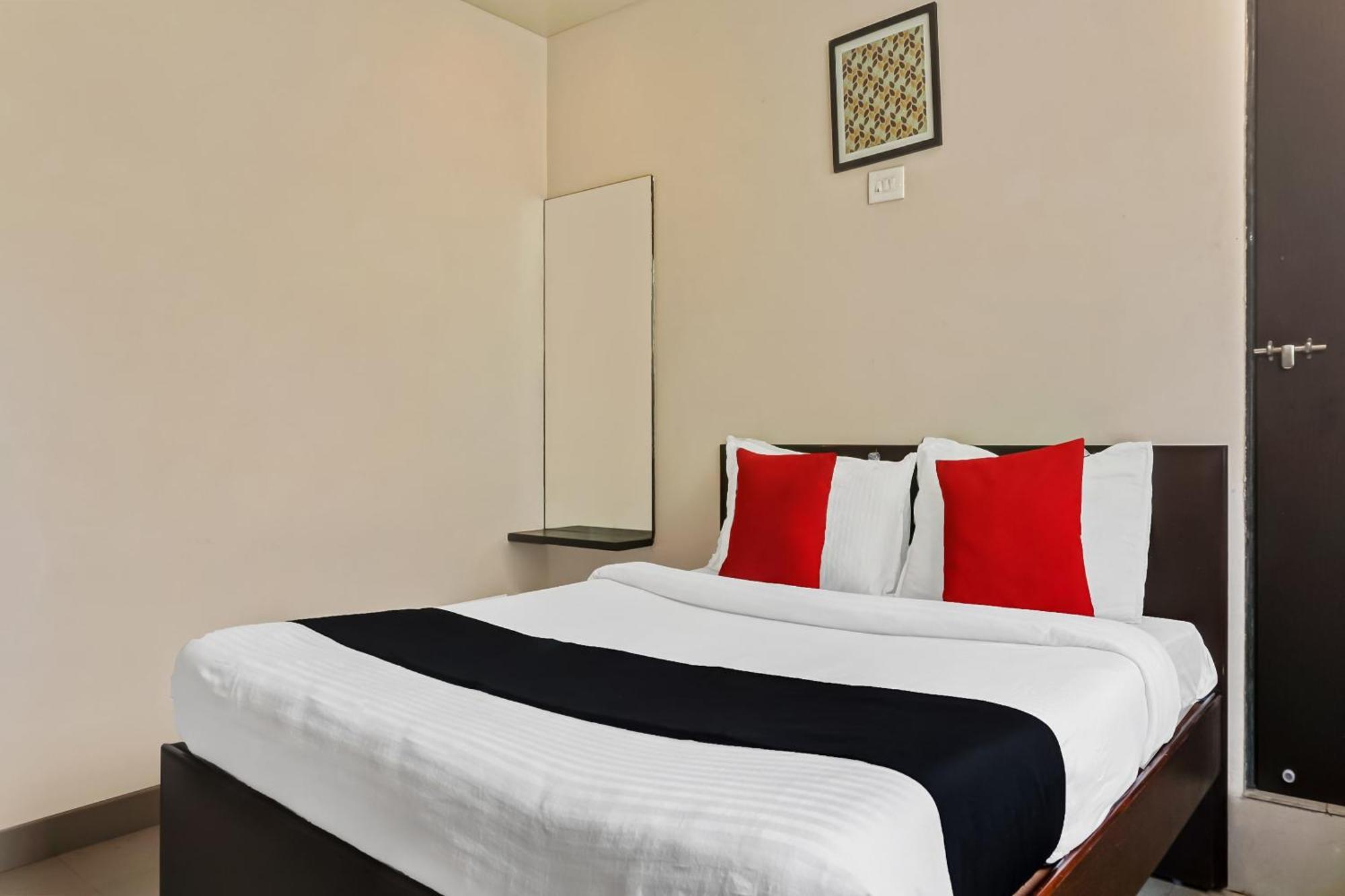 Hotel O Log Inn Plaza Near Eon It Park Pune Esterno foto