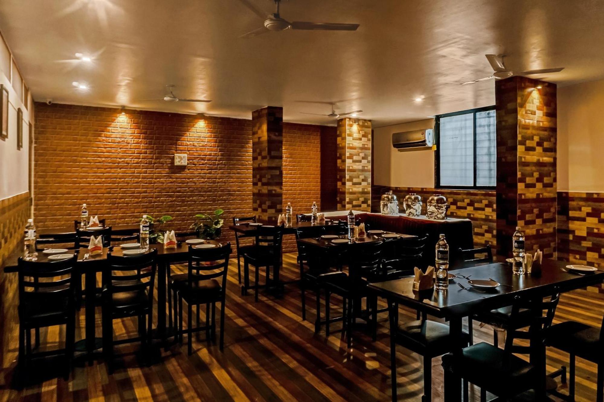 Hotel O Log Inn Plaza Near Eon It Park Pune Esterno foto