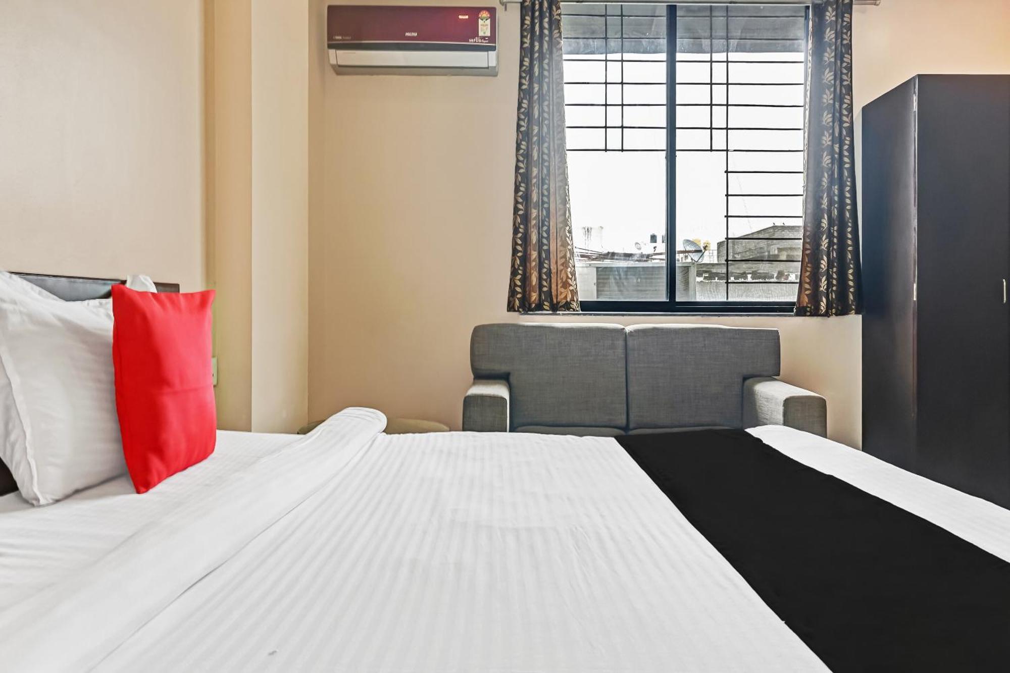 Hotel O Log Inn Plaza Near Eon It Park Pune Esterno foto